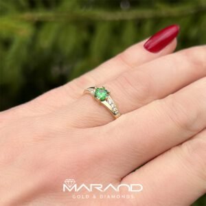 Złoty pierścionek z zieloną cyrkonią na zaręczyny