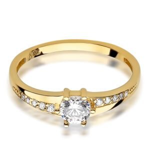 złoty pierścionek z cyrkoniami na zaręczyny