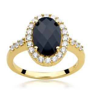 Złoty pierścionek z dużym czarnym kamieniem i cyrkoniami