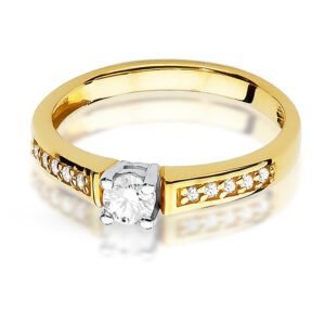 Złoty pierścionek z brylantami o łącznej masie 0.32ct